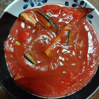 なすとズッキーニのトマト煮込み